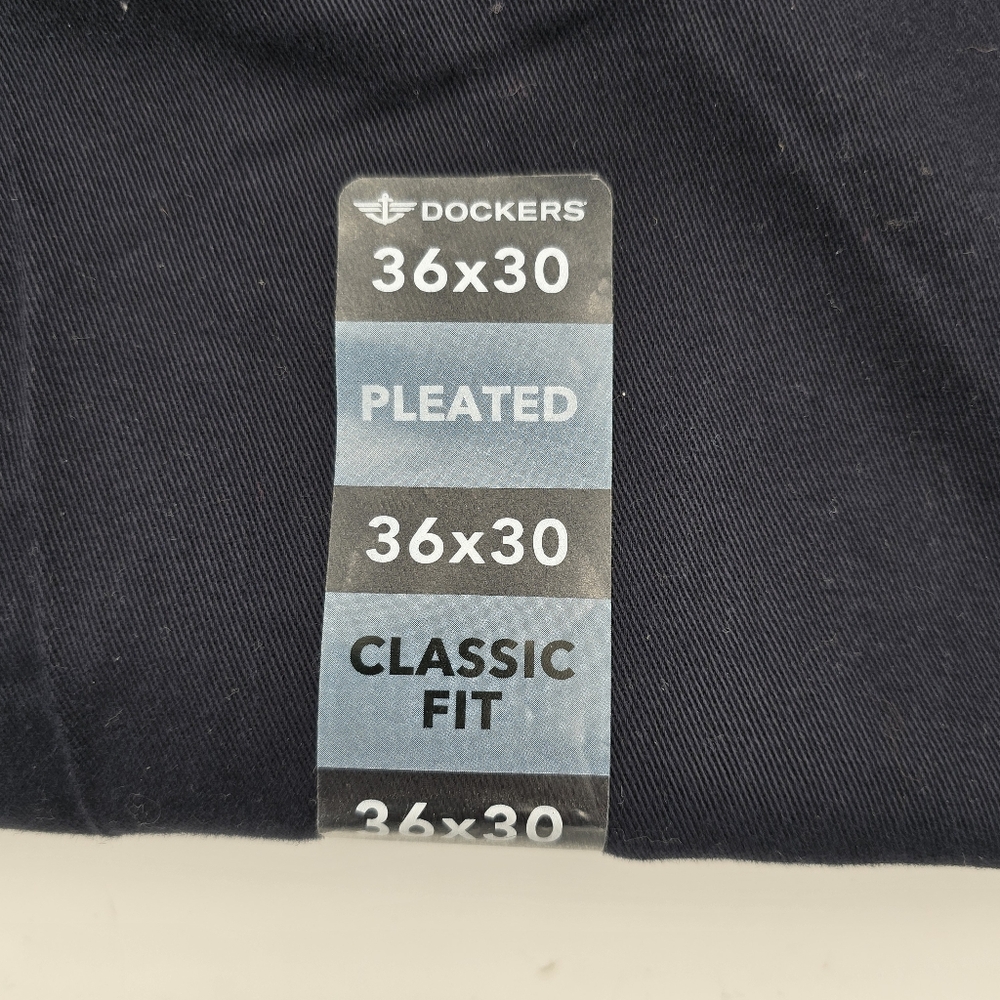 NWT Dockers Easy Khaki Cladsic Fit Pleated Wrinkle-Free Pants, Mens 36x30, Navy - Picture 2 of 16